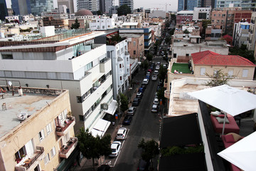 Fototapeta premium View of Tel Aviv, on top of the house in the style of Bauhaus._1