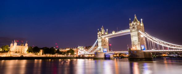 Fototapeta na wymiar panorama view of London Tower Bridge at Twilight, London UK.