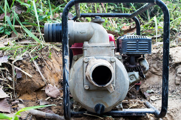 Centrifugal type water pump uses gasoline.