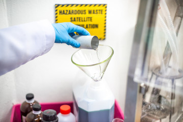 Warning labels, be careful about the use of chemicals in the laboratory.
