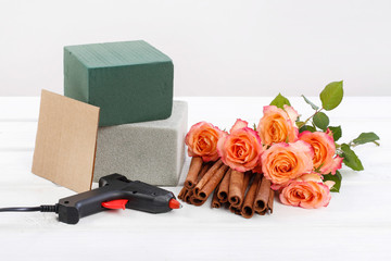 How to make floral arrangement with roses and cinnamon sticks