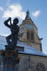 Fototapeta na wymiar Georgsbrunnen vor der Stiftskirche in Tübingen