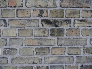 Wand aus Backsandstein