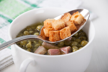 Pea soup with pancetta