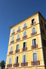 Fototapeta na wymiar Old yellow building - Hyères - FRANCE