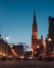 Obraz premium Long market street in Gdansk downtown at night, Polish old architecture.