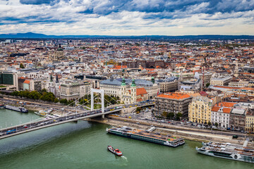 Fototapeta premium Autumn panoramic view from Gellert Hill to Pest side of Budapest and Elisabeth Bridge and river Danube on stormy weather. Budapest, Hungary. Beautiful cityscape of ancient european town Budapest.