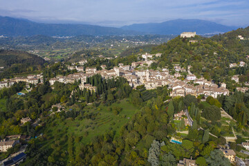 Fototapeta na wymiar Asolo borgo veduta dall'alto