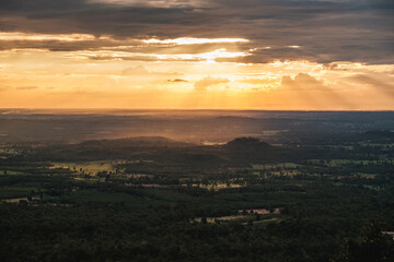Fototapeta premium beautiful sunset over the mountain