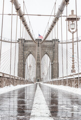 puente de Brooklyn nevado