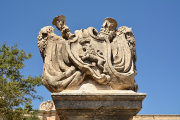 Obraz premium Architectonical carvings on the gate to Mdina