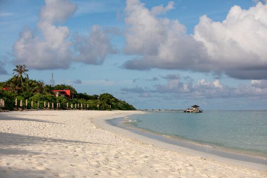 boat mooring on hanimaadhoo (maldives)