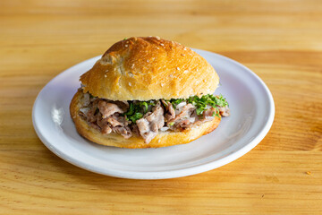 Cemita de carnitas