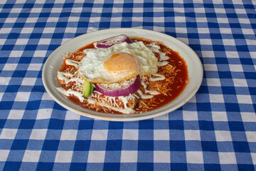 Huevo con chilaquiles