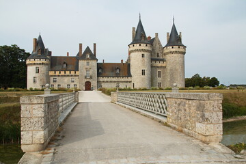 Fototapeta premium Zamek w Sully-sur-Loire we Francji, Europie