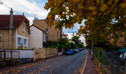 Une rue en automne