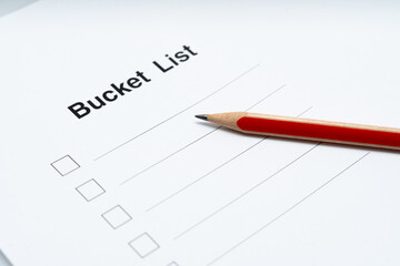 Fototapeta premium Bucket list and pencil