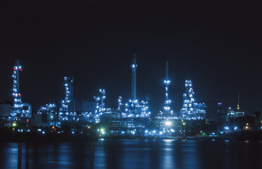 Fototapeta na wymiar Oil refinery plant at night.