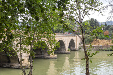 Fototapeta na wymiar Saarbrucken bridge in Tbilisi across the Kura river