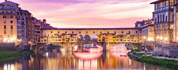 Keuken spatwand met foto ponte Vecchio op de rivier de Arno & 39 s nachts, Florence, Italië © Melinda Nagy
