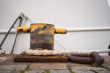 Dock with a metal structure to hold ropes