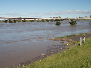 台風で大増水した荒川　東京都足立区