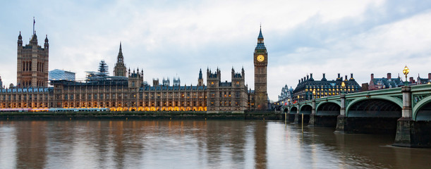 Fototapeta na wymiar big Ben and Houses of Parliament London UK
