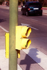 SEMAPHORE ON PEDESTRIAN PASS AND CAR CIRCULATING TO THE FUND