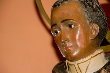 Estatua simbólica de la religión católica