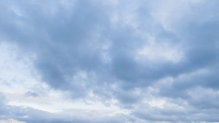 Cielo y nubes