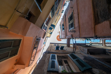 Obraz na płótnie Canvas Upward view from narrow street in Vernazza in Cinque Terre, Italy