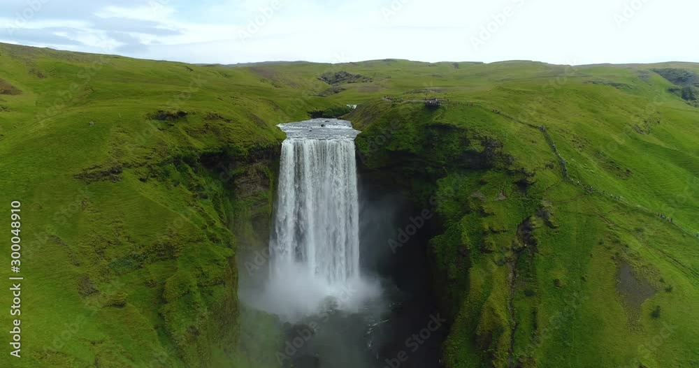 Wall mural SEAMLESS LOOP VIDEO: Iceland Skogafoss waterfall. Aerial drone video of Icelandic landscape. Famous tourist attractions and landmarks destinations in Icelandic nature on Iceland. Looping 4K UHD video.