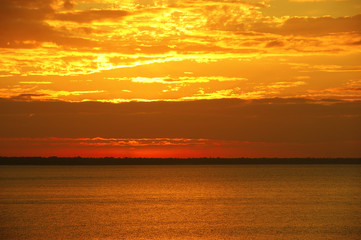 Obraz premium dawn on the lake. dawn landscape on the Great Lakes