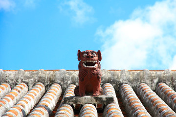 Traditional House in Okinawa with Orange Tiles and Shisa - obrazy, fototapety, plakaty