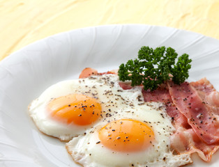 ベーコンエッグ
