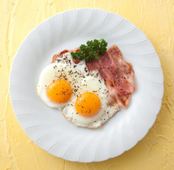 ベーコンエッグ