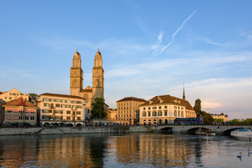 Fototapeta premium 写真素材：スイス、チューリッヒ、町並み、市街地、川、旅行、外国