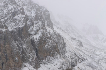 Fototapeta na wymiar landscape of winter rocky mountains with fog
