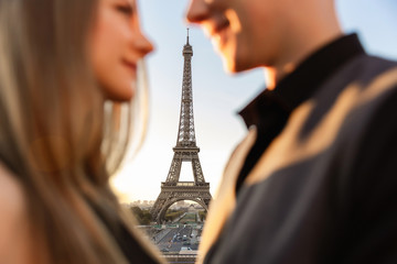 Love in Paris. Marriage proposal, romantic date near the Eiffel tower, honeymoon in France - obrazy, fototapety, plakaty