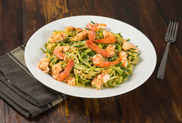 Spaghetti de calabacín con langostinos