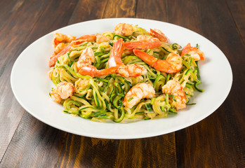 Spaghetti de calabacín con langostinos