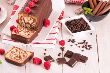 Marble cake with raspberries.