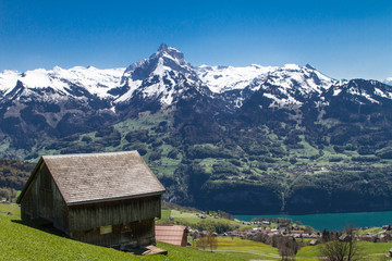 Fototapeta na wymiar Amden, Walensee und Alpen
