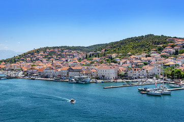 Obraz premium View of the port and embankment from the fortress of the city of Trogir.