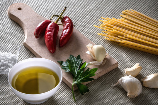Spaghetti aglio olio peperoncino, ingredienti