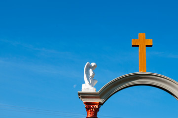 statue of an angel and Jesus in the open air