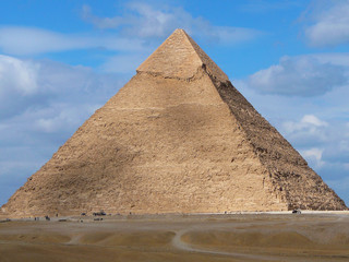 Fototapeta na wymiar Giza pyramid in Cairo, Egypt