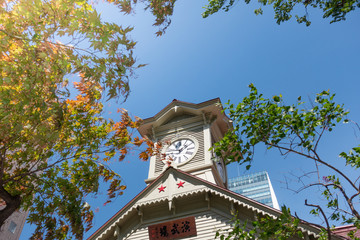 札幌時計台と爽やかな青空 / 北海道札幌市の観光イメージ