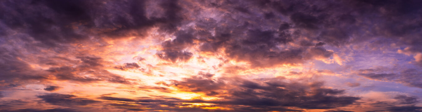 Panorama dramatic cloudy twilight sky nature backgroud