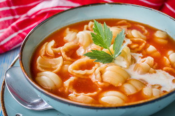 Fresh tomato soup with conchigliette.
